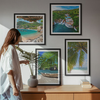 Tavelvägg ovanför soffa Strand, båt, vattenfall, palmer