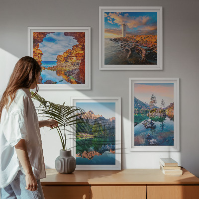 Tavelvägg ovanför soffa Bergsjöar reflektion av stenar