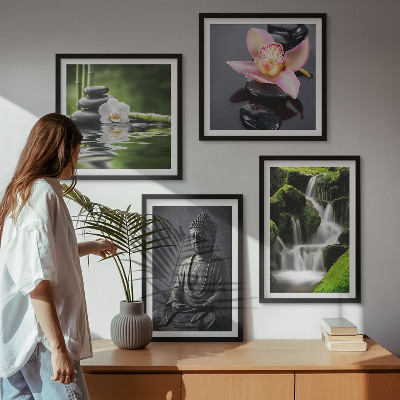 Tavelvägg ovanför soffa ZEN-målningar vattenstenar Buddha