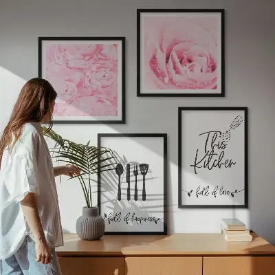 Tavelvägg med 4 tavlor med motivet Kökets delikata rosblommor