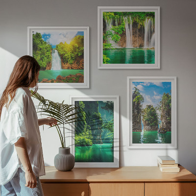 Tavelvägg ovanför soffa Gröna landskap vattenfall