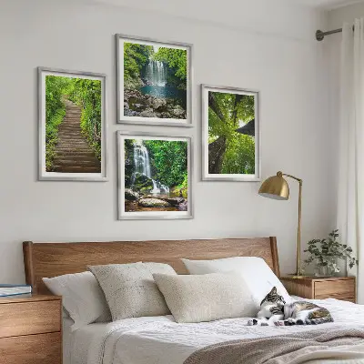 Set om 4 tavlor med motiv av stig, skog och vattenfall
