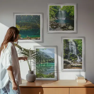 Tavelvägg med 4 tavlor vattenfall i grön miljö
