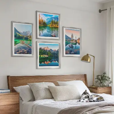 Tavelvägg med 4 tavlor med motiv av bergsjöar och naturlandskap
