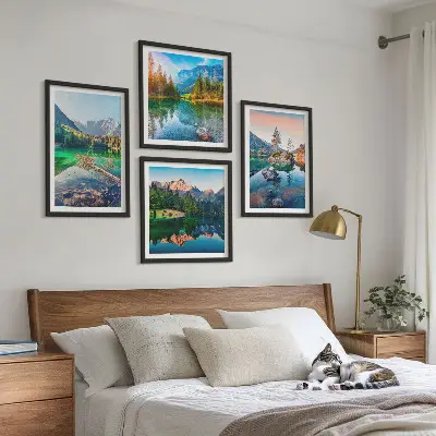 Tavelvägg med 4 tavlor med motiv av bergsjöar och naturlandskap