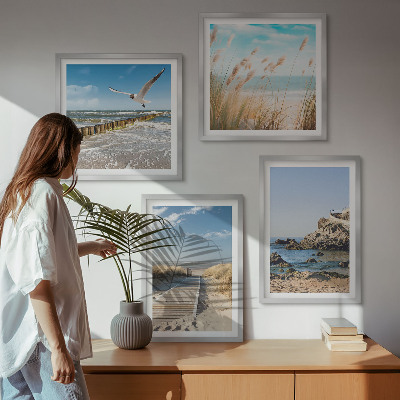 Tavelvägg ovanför soffa Strandens trästig klippor