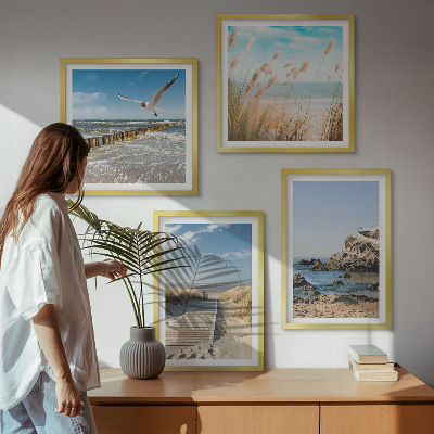 Tavelvägg ovanför soffa Strandens trästig klippor