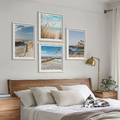 Tavelvägg ovanför soffa Strandens trästig klippor