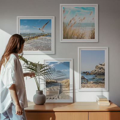 Tavelvägg ovanför soffa Strandens trästig klippor
