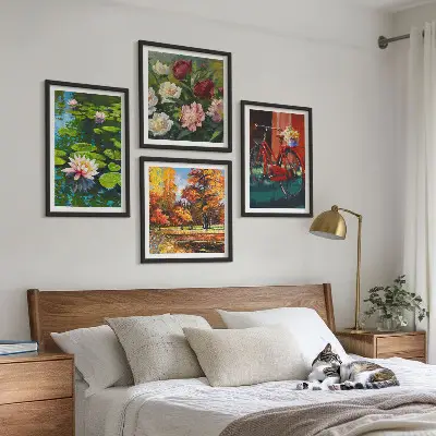 Tavelvägg med 4 tavlor motiv med höstfärger och näckrosdamm