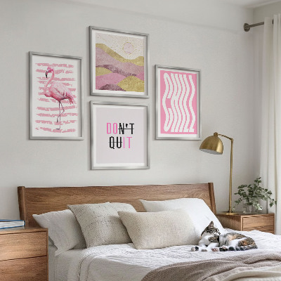 Tavelvägg ovanför soffa Rosa flamingo pastell bergslandskap