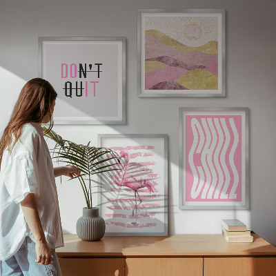 Tavelvägg ovanför soffa Rosa flamingo pastell bergslandskap