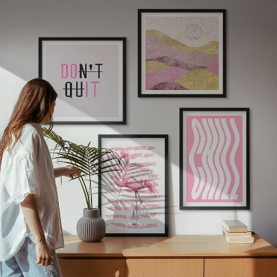 Tavelvägg ovanför soffa Rosa flamingo pastell bergslandskap