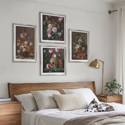 Tavelvägg ovanför soffa Blommor i vaser kompositioner