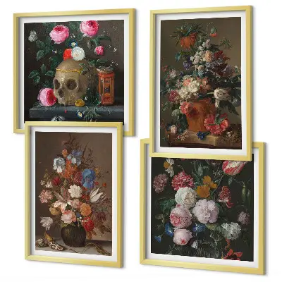 Tavelvägg ovanför soffa blommor i vaser