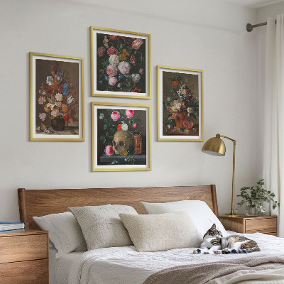 Tavelvägg ovanför soffa Blommor i vaser kompositioner