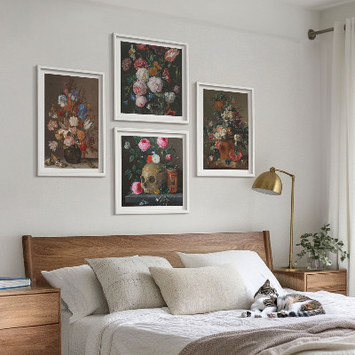 Tavelvägg ovanför soffa Blommor i vaser kompositioner