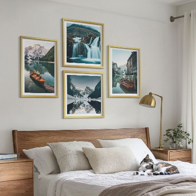 Tavelvägg med 4 tavlor Bergsjöar båtar reflektion
