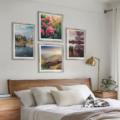 Tavelvägg ovanför soffa Blommor trädgård berg äng vatten