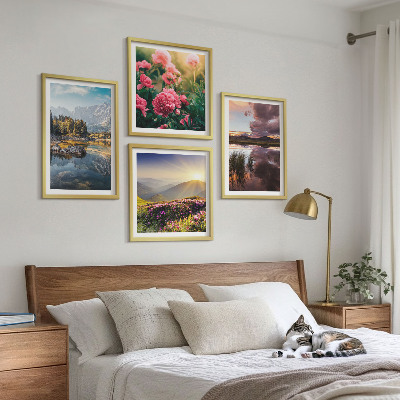Tavelvägg ovanför soffa Blommor trädgård berg äng vatten