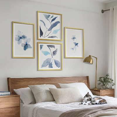 Tavelvägg ovanför soffa Minimalistiska blå blommor
