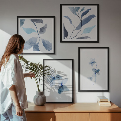 Tavelvägg ovanför soffa Minimalistiska blå blommor