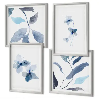 Tavelvägg med motiv av blå blommor minimalistisk stil för placering ovanför soffa