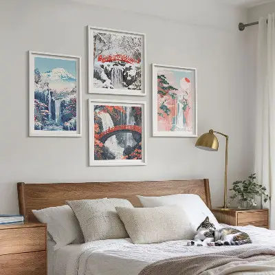 Tavelvägg med 4 tavlor med motiv av vattenfall, berg, bro och träd
