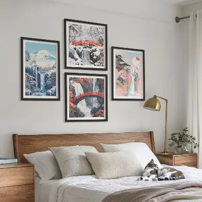 Tavelvägg med 4 tavlor med motiv av vattenfall, berg, bro och träd