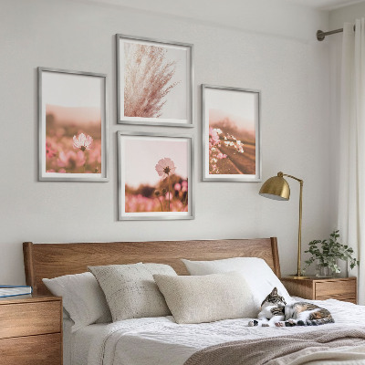 Tavelvägg med 4 tavlor Vildblommor på ängarna på sommaren