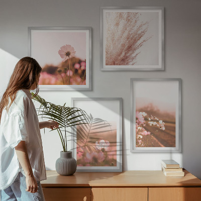 Tavelvägg med 4 tavlor Vildblommor på ängarna på sommaren