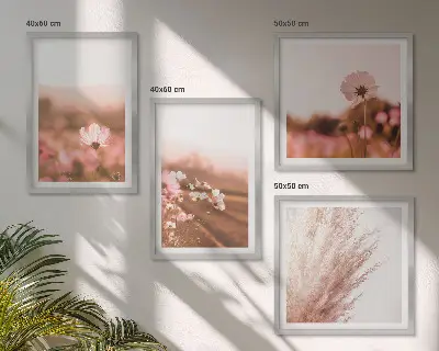Tavelvägg med 4 tavlor med motiv av vildblommor på ängar under sommaren