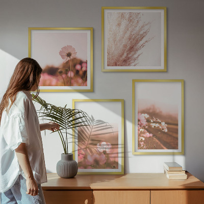 Tavelvägg med 4 tavlor Vildblommor på ängarna på sommaren