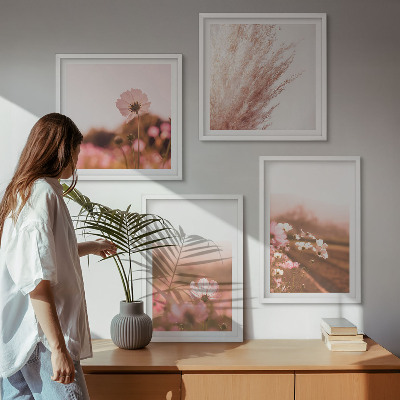 Tavelvägg med 4 tavlor Vildblommor på ängarna på sommaren