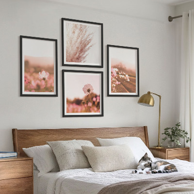 Tavelvägg med 4 tavlor Vildblommor på ängarna på sommaren
