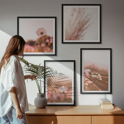 Tavelvägg med 4 tavlor Vildblommor på ängarna på sommaren