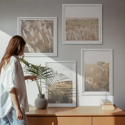 Tavelvägg landskap med gräs och blommor i varma toner