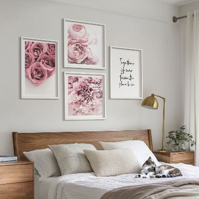 Tavelvägg ovanför soffa Blommor buketter av rosor hem inskription