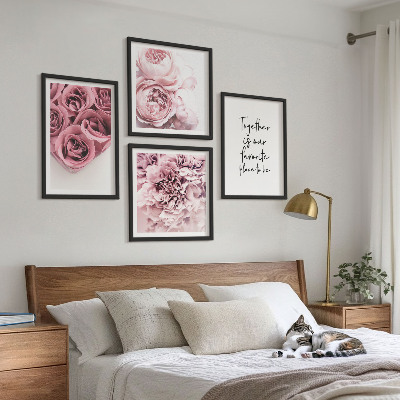 Tavelvägg ovanför soffa Blommor buketter av rosor hem inskription