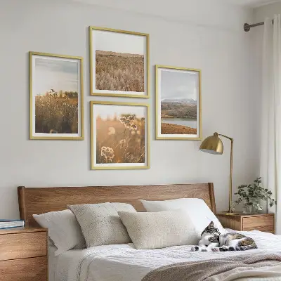 Tavelvägg med 4 tavlor motiv med ängar, berg och sjö