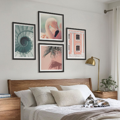 Tavelvägg ovanför soffa Arkitekturpastellmönster