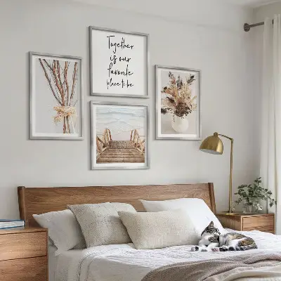 Tavelvägg med 4 motiv minimalistiska blommor och grenar i naturlig stil
