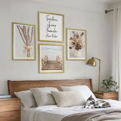 Tavelvägg med 4 motiv minimalistiska blommor och grenar i naturlig stil