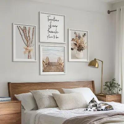 Tavelvägg med 4 motiv minimalistiska blommor och grenar i naturlig stil