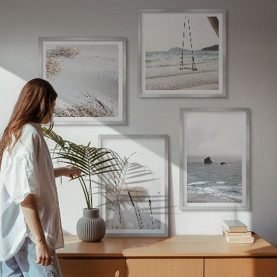 Tavelvägg ovanför soffa Vegetation vid vattnet på sommaren
