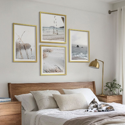 Tavelvägg ovanför soffa Vegetation vid vattnet på sommaren