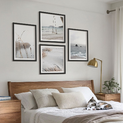 Tavelvägg ovanför soffa Vegetation vid vattnet på sommaren