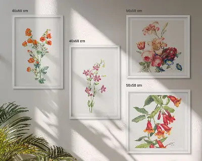 Tavelvägg med blommotiv målade i retrostil ovanför soffa
