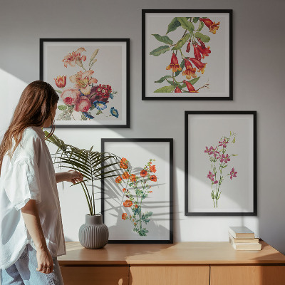 Tavelvägg ovanför soffa Blommor målade i retrostil