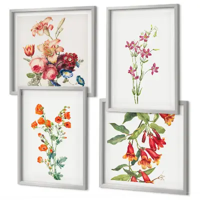 Tavelvägg med blommotiv målade i retrostil ovanför soffa